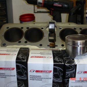 Sleeved stock cylinder and Wiseco pistons